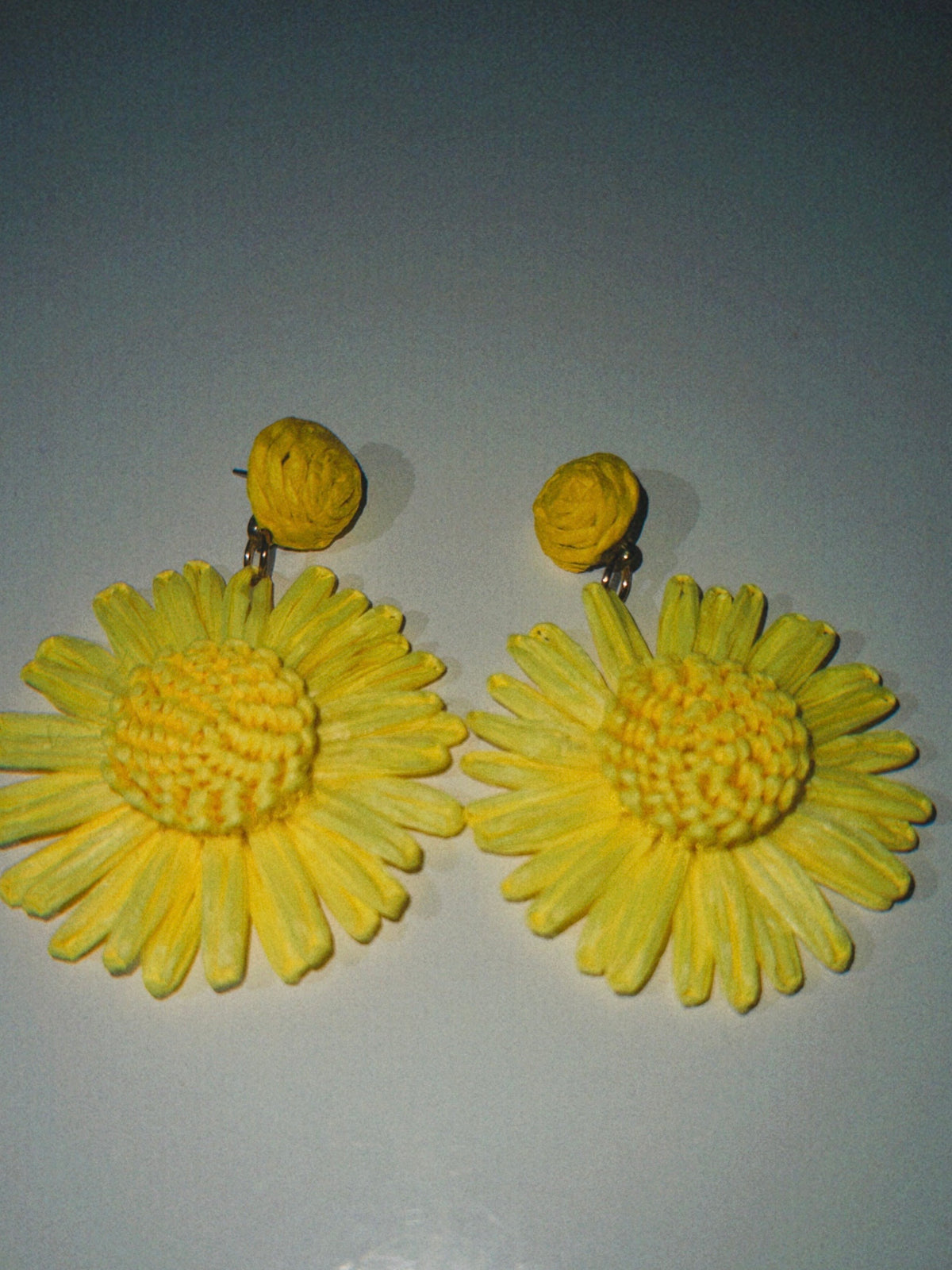 Beach Club Lunch Raffia Daisy Earrings