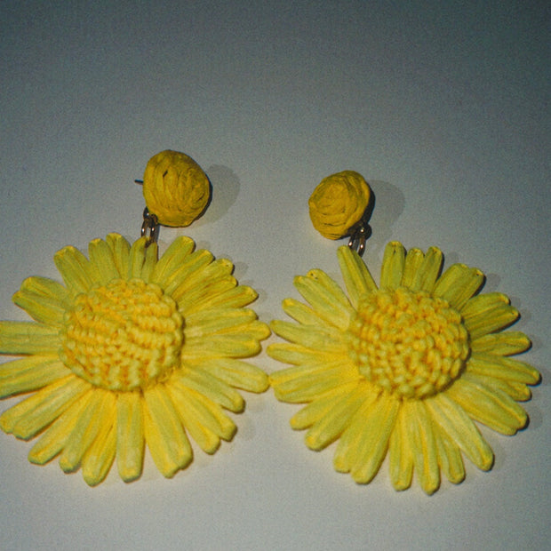 Beach Club Lunch Raffia Daisy Earrings