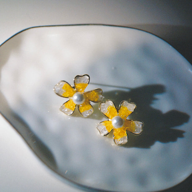 Picking Daisies Flower Stud Earrings