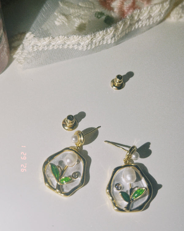 The Secret Garden: French Retro Pearlescent Floral Motif Drop Earrings